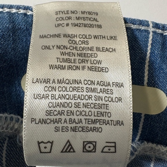 Cute Blue Chambray Wide Leg Cropped Pants with White Stripes. Cotton, Tencel. - Picture 6 of 12